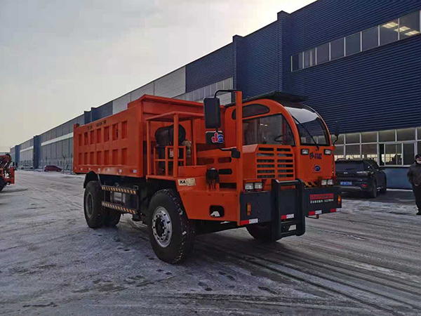 礦用運輸車廠家分享礦用運輸車行駛安全注意事項