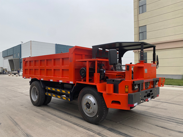 礦用8噸運(yùn)輸車(chē)